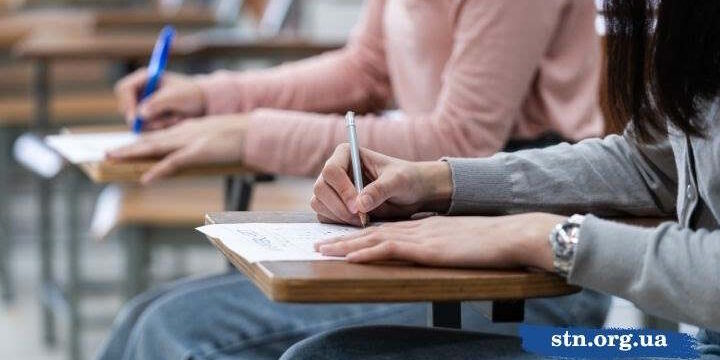 Витрати-студента-технікуму-Польща-2026 – TechnikumSTN Українські студенти на занятті в польському технікумі, обговорення витрат на проживання - - TechnikumSTN